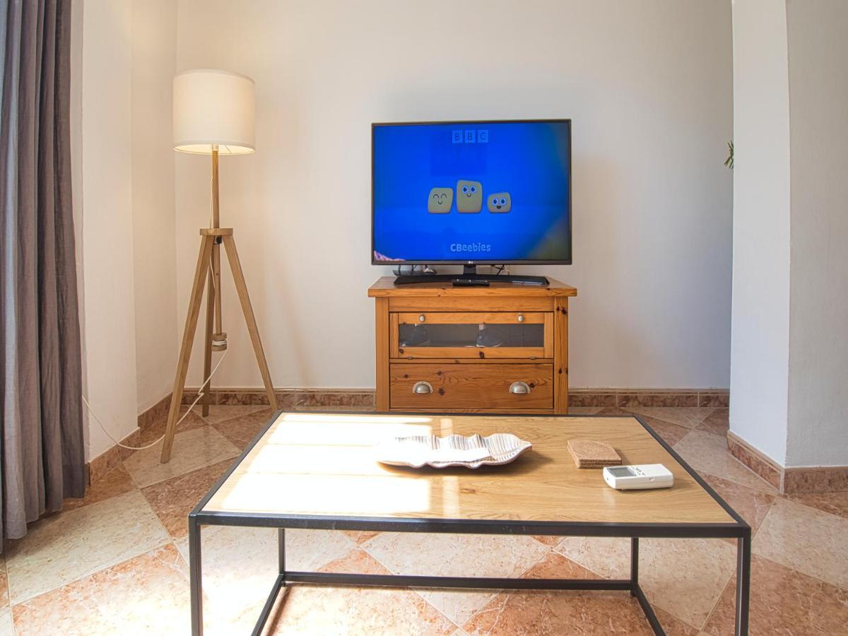 Orange Square Apartment